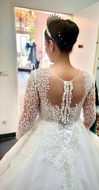 Braut mit Hochsteckfrisur und Diadem